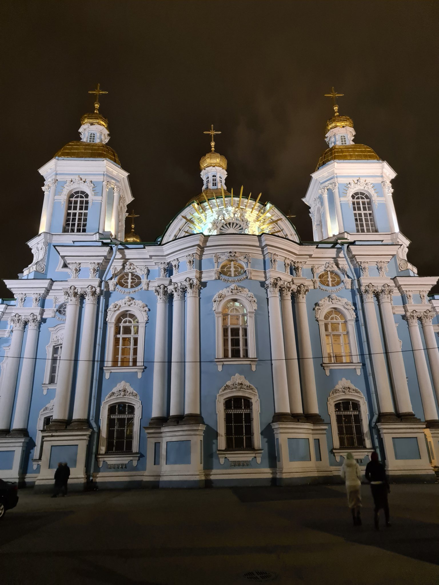 Во многих церквях. Много церквей. Картинка Адмиралтейский храм.